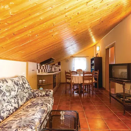 Διαμέρισμα 2 Bedroom Stunning Apartment In Novi Vinodolski *